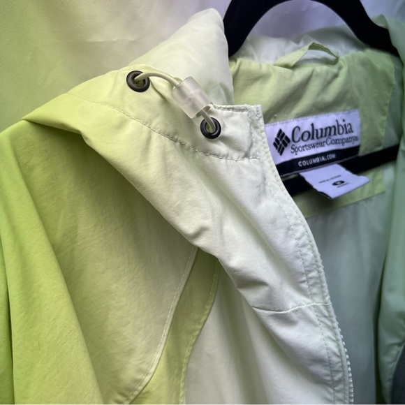 Women’s Columbia Windbreaker - Picture 3 of 10